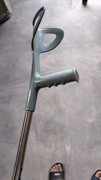 Костыль подлокотный