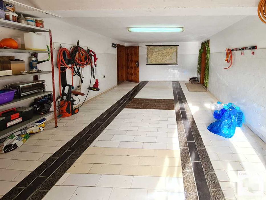 125167 Масивна триетажна къща с гараж, с. Дрента, 20 мин. от гр. Елена