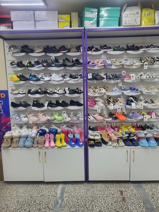Продам отдел детской обуви и игрушек
