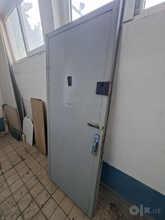 Продаётся железная дверь.