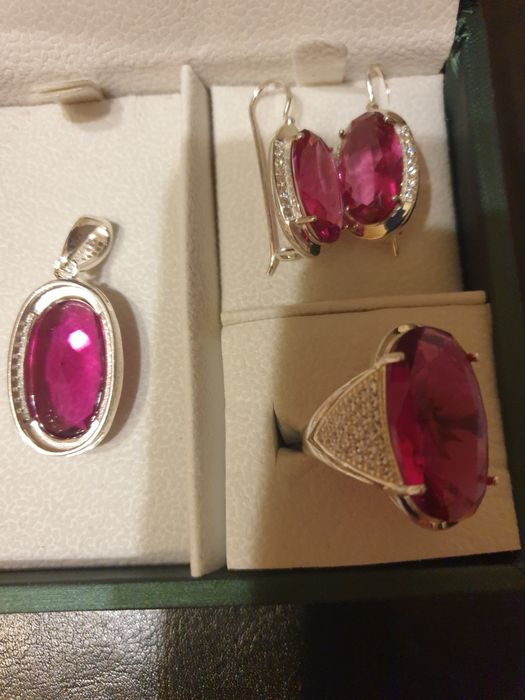 Продаются серебряные наборы, серьги