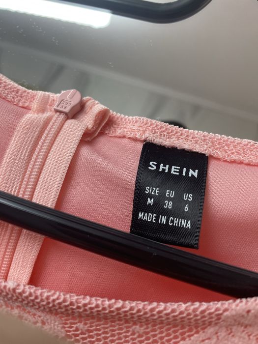 Рокля на пеперуди розова