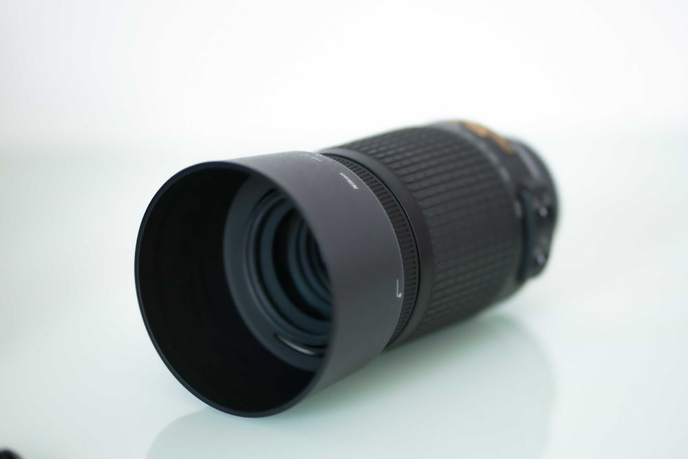 Obiectiv Nikon 55-200mm AF-S DX ED VR Rosu
