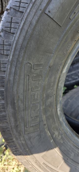 Гуми 2бр 225/70/15 с - 1бр  - 70 евро