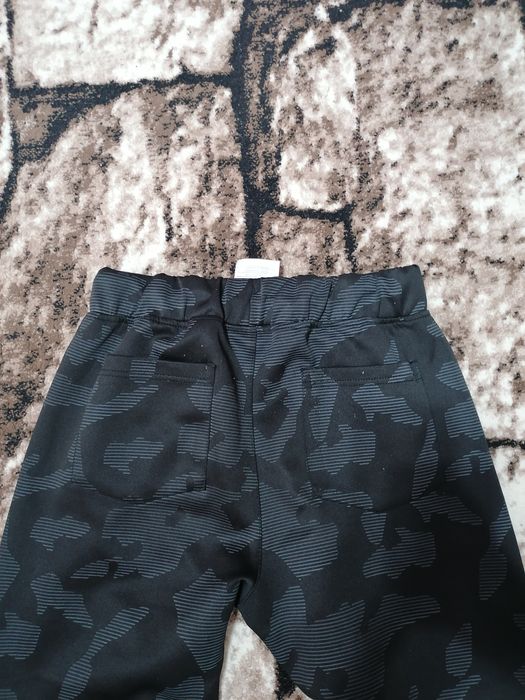 Vând pantaloni vatuiți adolescenți