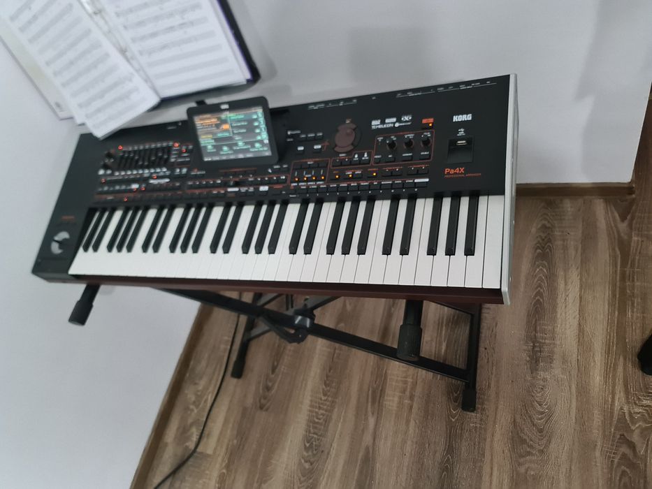 Orgă korg Pa 4x plus stativ
