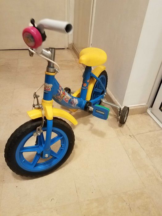 Продават се детски велосипед и тротинетка