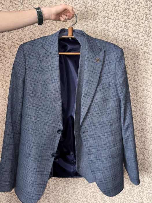 Продается мужской кастюм. Размер 54