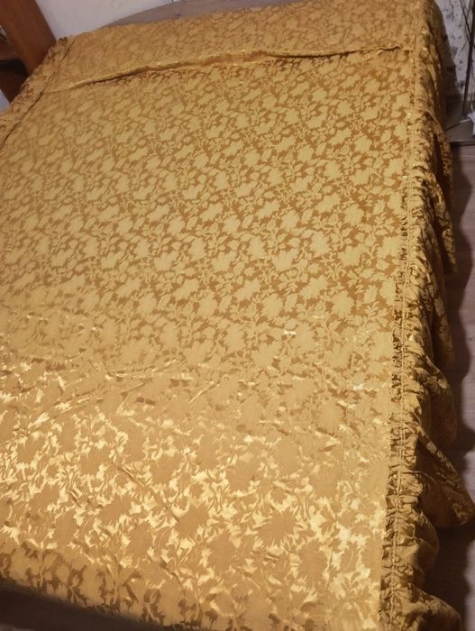 Покривка златиста с драперии за легло/спалня 1.40/2м