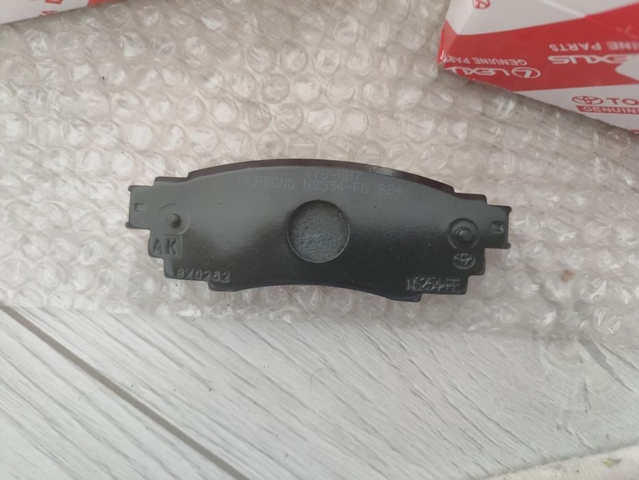 Продам передние оригинальные колодки Камри 70 -75