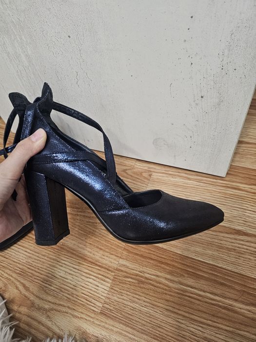 Продам туфли на каблуках