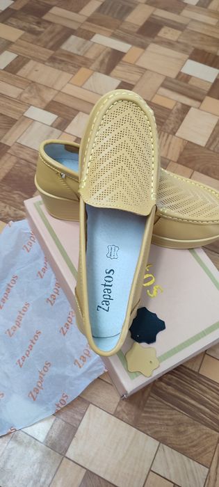 Затворени обувки Zapatos