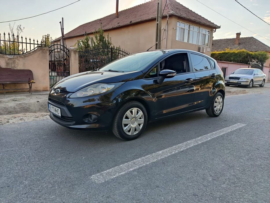 Vând Ford Fiesta 2010