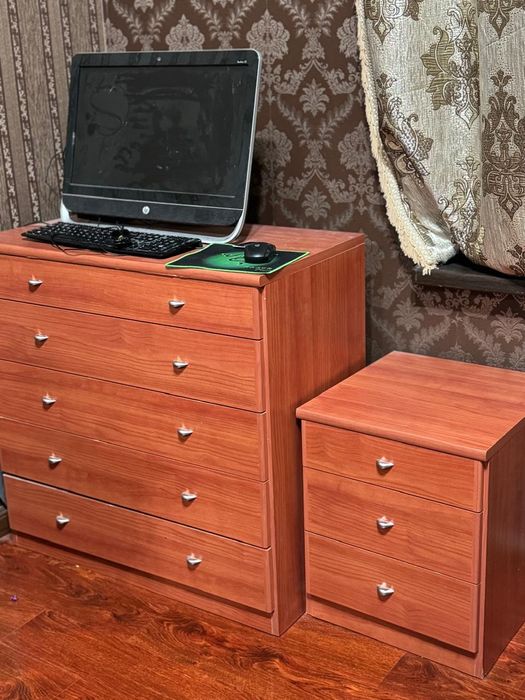 Продам шкаф, тумбу, диван