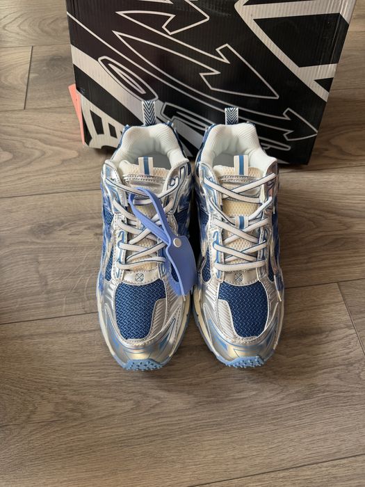 Off White Be Right Back