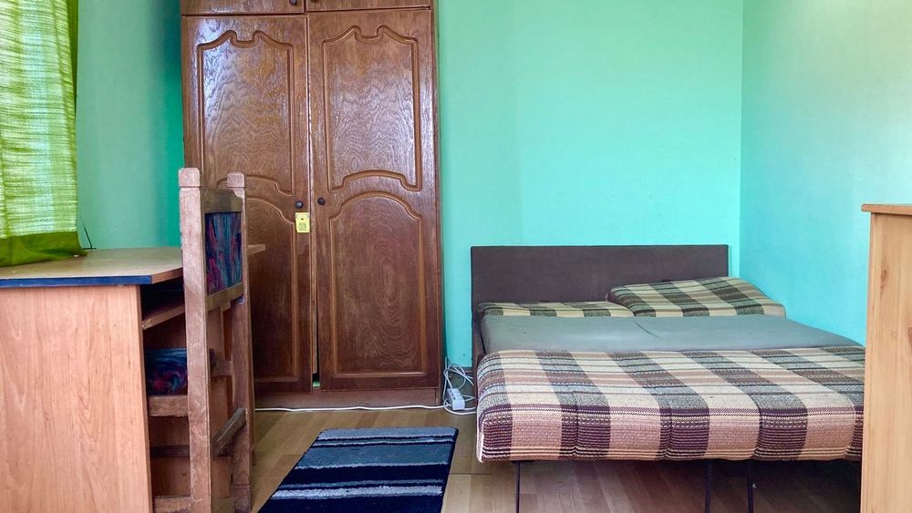 Închiriez o cameră la casa