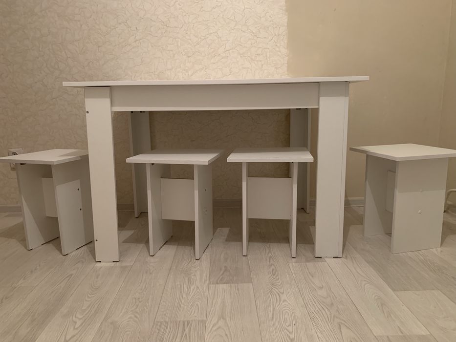 Продам стол и стулья
