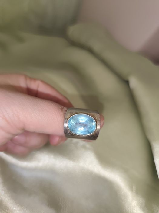 Кольцо серебряное с натуральным топазом