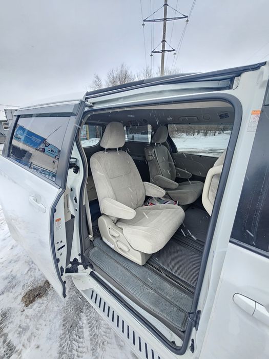 Продам Toyota Sienna