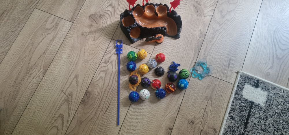 Colecție Bakugan + arenă și accesorii – lot complet