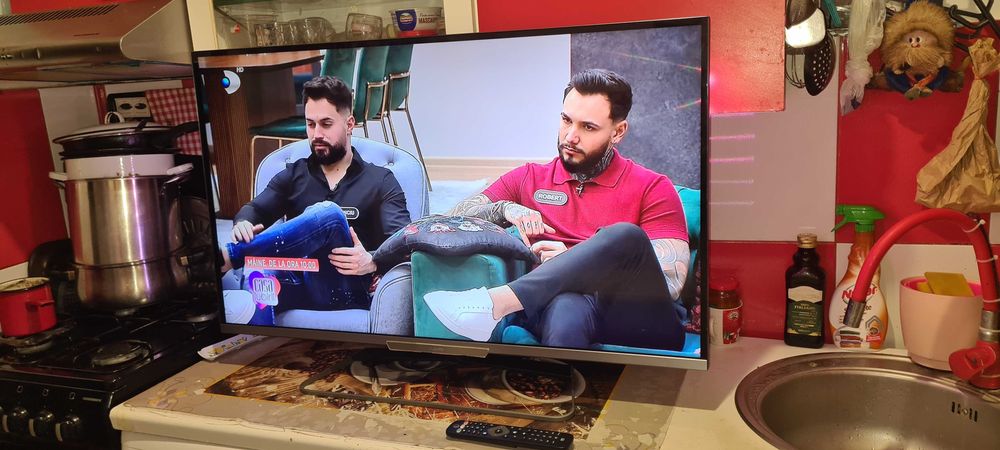 PHILIPS 107 CM = 650 LEI