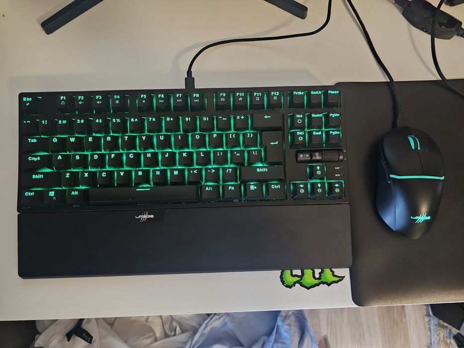 Vând tastatura mecanica , mouse , căști gaming Hama  Urage