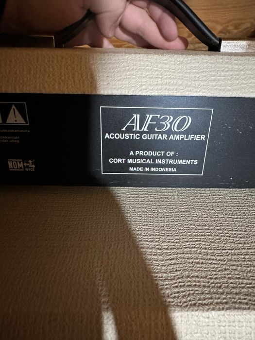 Продам комбоусилитель