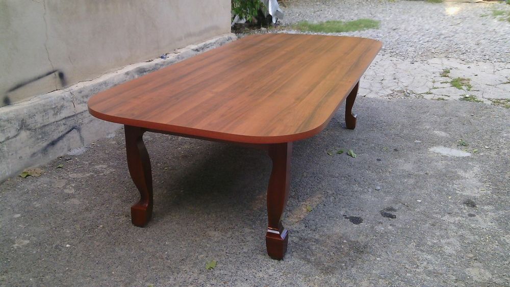 Стол для гостиной