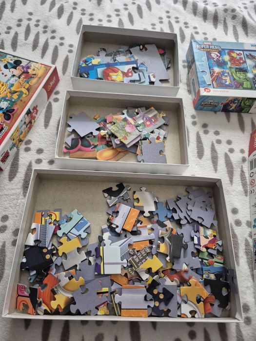 Vand puzzle-urile din imagine.