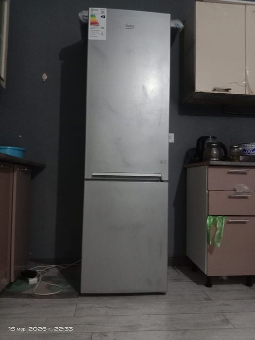 Продается двухкамерный холодильник