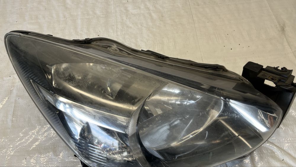 Mazda 2 2018- десен фар