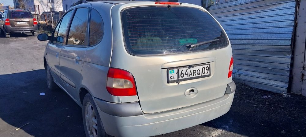 Авто рено сценик 1