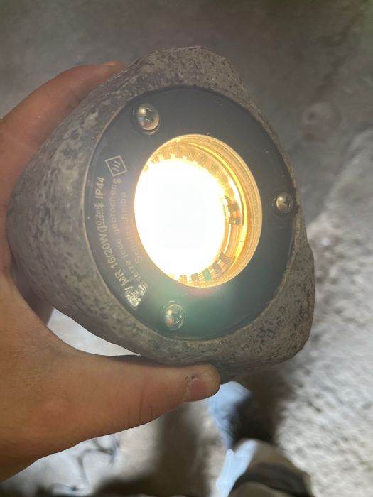 Влагозащитени лампи за градина или басейн