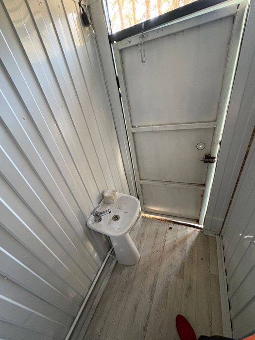 Продам Туалет на ТРИ кабины