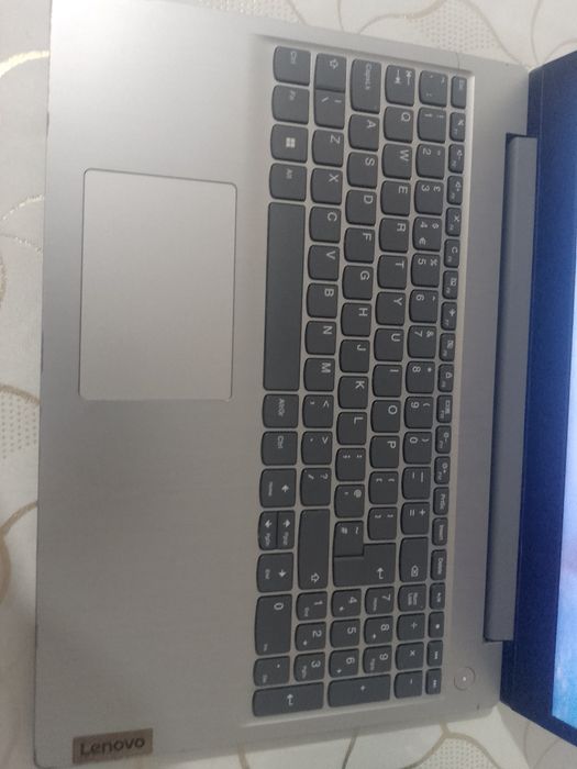Lenovo Noutbuk sotiladi