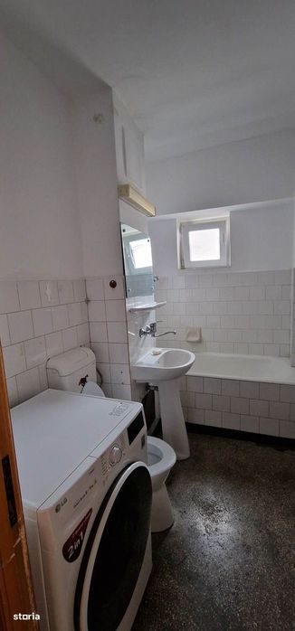 Vand garsoniera cu terasa mare