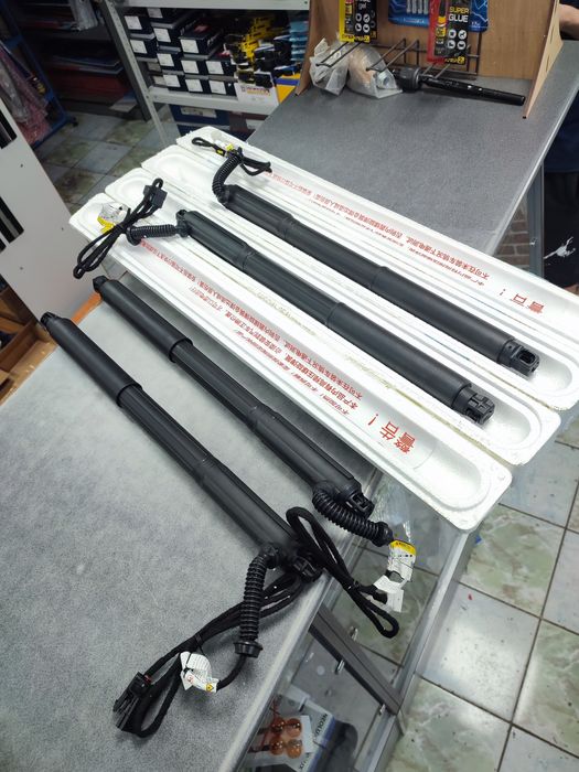 Амортизатор BMW X5 E70  багажника