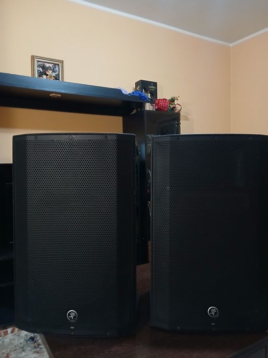 Vând  boxe  Mackie Thump 15A (RCF, FBT)