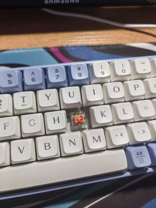 Продаю клавиатуру Б/У