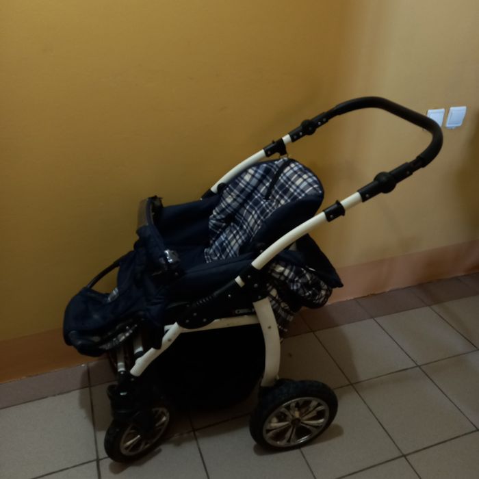 Продаю Детскую качественную коляску