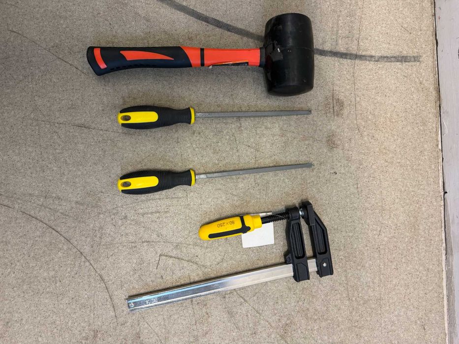 Ключ звездогаечен к-т 12бр/Клещи/Нож макетен/Ролетка/Стяга/Чук гумен/Брадва