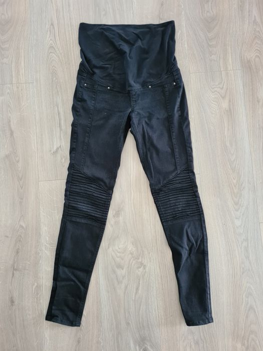 Blugi pentru femei însărcinate