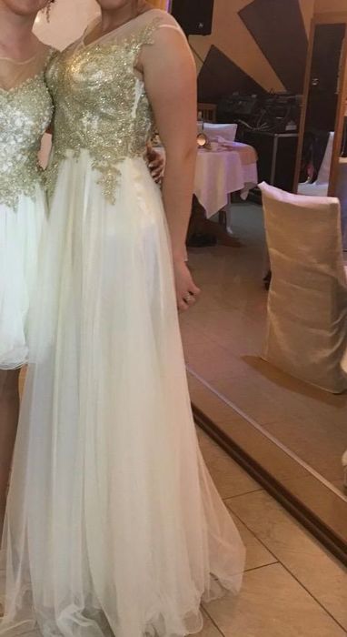 Официална рокля цвят шампанско