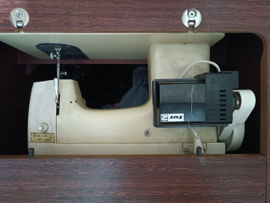 Швейная машинка Чайка