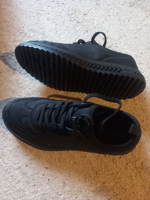 Adidasi barbati.