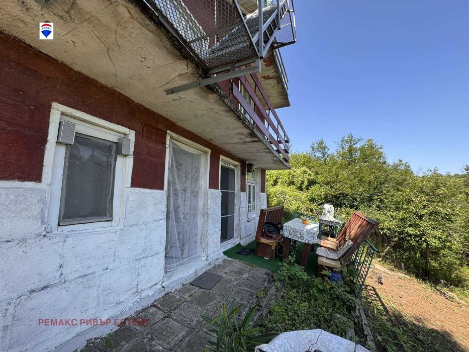 Вила на три етажа с. Николово, местност Дрибак