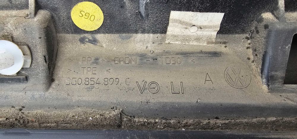 Bandou usa stanga fata Vw Passat B8 Alltrack 2015 2016 / 2017 2018