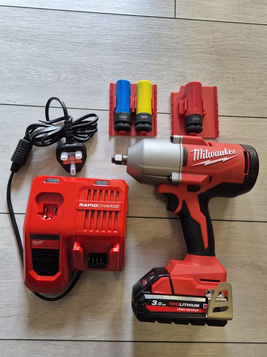 Set scule Milwaukee : Pistol impact 1627Nm + Flex 115mm cu 2 Baterii si Incarcator rapid