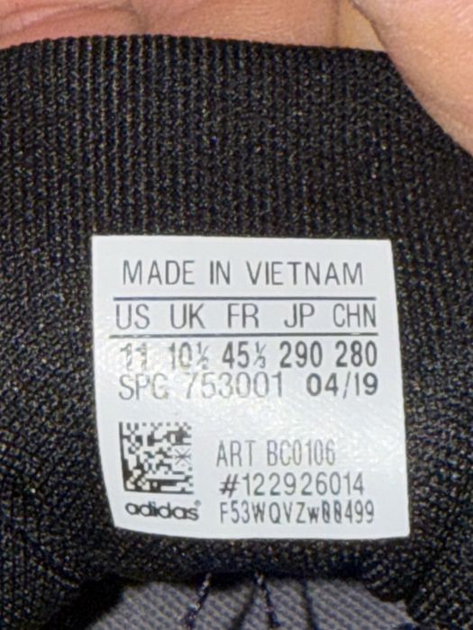 Vand adidas 44/ originali