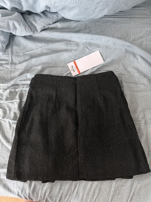 Черна блестяща пола